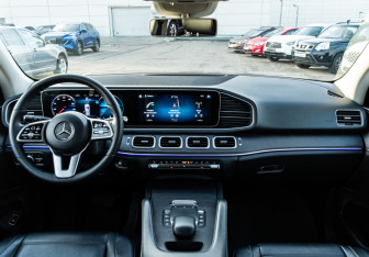 Подержанный автомобиль Mercedes-Benz GLE 2018 года (14 фото)