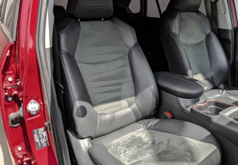 Подержанный автомобиль Toyota RAV4 2023 года (23 фото)