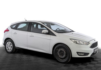 Подержанный автомобиль Ford Focus Hatchback 2017 года (3 фото)