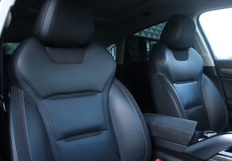 Подержанный автомобиль Geely Tugella 2022 года (14 фото)