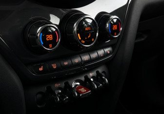 Подержанный автомобиль MINI Countryman 2018 года (21 фото)