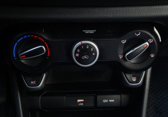 Подержанный автомобиль Kia Picanto 2022 года (13 фото)