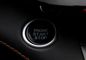 Подержанный автомобиль Changan UNI-V 2023 года (16 фото)