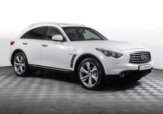 Подержанный автомобиль Infiniti QX70 2015 года (3 фото)