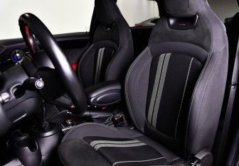 Подержанный автомобиль MINI Hatch 2019 года (17 фото)