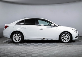 Подержанный автомобиль Chevrolet Cruze Sedan 2011 года (4 фото)
