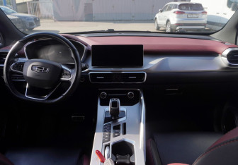 Подержанный автомобиль Geely Coolray 2021 года (13 фото)