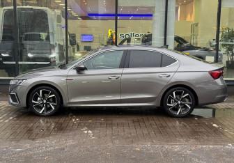 Подержанный автомобиль Skoda Octavia Liftback 2024 года (5 фото)