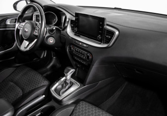 Подержанный автомобиль Kia Ceed Wagon 2021 года (10 фото)