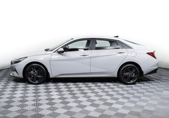 Подержанный автомобиль Hyundai Elantra Sedan 2021 года (3 фото)