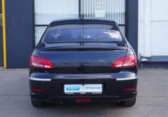 Подержанный автомобиль Peugeot 408 2012 года (6 фото)