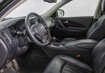Подержанный автомобиль Infiniti QX50 2015 года (10 фото)