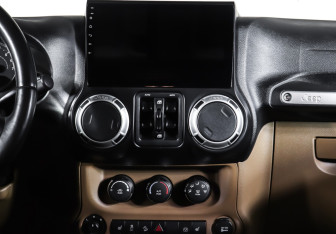 Подержанный автомобиль Jeep Wrangler 2016 года (12 фото)