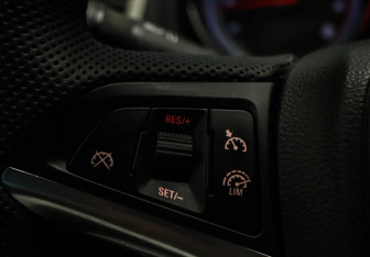 Подержанный автомобиль Opel Astra Hatchback 2012 года (11 фото)