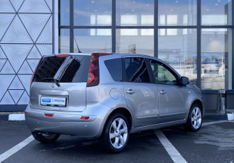 Подержанный автомобиль Nissan Note 2010 года (5 фото)