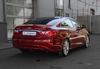 Подержанный автомобиль Hyundai Sonata 2011 года (4 фото)