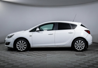 Подержанный автомобиль Opel Astra Hatchback 2014 года (8 фото)