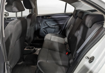 Подержанный автомобиль Skoda Rapid Liftback 2019 года (18 фото)