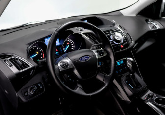 Подержанный автомобиль Ford Kuga 2016 года (7 фото)