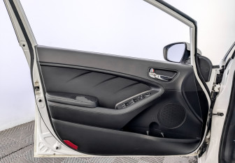 Подержанный автомобиль Kia Cerato Sedan 2015 года (19 фото)