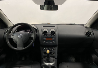 Подержанный автомобиль Nissan Qashqai 2012 года (10 фото)