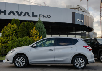Подержанный автомобиль Nissan Tiida Hatchback 2015 года (6 фото)