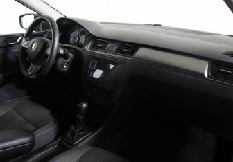 Подержанный автомобиль Skoda Rapid Liftback 2015 года (5 фото)