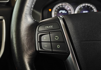 Подержанный автомобиль Volvo XC60 2011 года (14 фото)