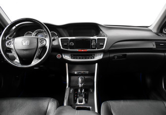 Подержанный автомобиль Honda Accord Sedan 2013 года (10 фото)