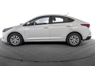 Подержанный автомобиль Hyundai Solaris Sedan 2021 года (8 фото)