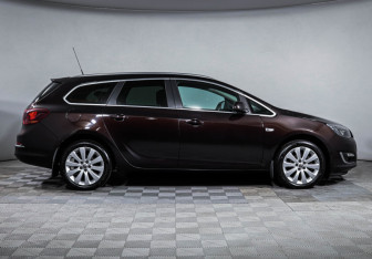 Подержанный автомобиль Opel Astra Wagon 2014 года (4 фото)