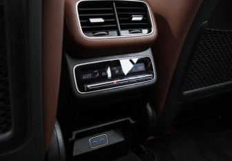 Подержанный автомобиль Mercedes-Benz GLE 2025 года (18 фото)