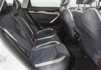 Подержанный автомобиль Geely Atlas 2024 года (17 фото)