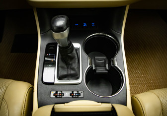 Подержанный автомобиль Toyota Highlander 2014 года (17 фото)