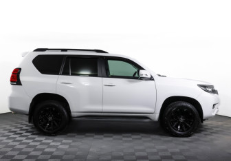 Подержанный автомобиль Toyota Land Cruiser Prado 2019 года (4 фото)
