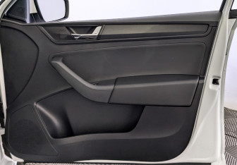 Подержанный автомобиль Skoda Rapid Liftback 2021 года (25 фото)