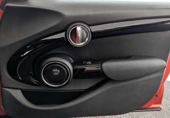 Подержанный автомобиль MINI Hatch 2020 года (25 фото)