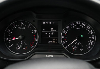 Подержанный автомобиль Skoda Octavia Liftback 2014 года (18 фото)