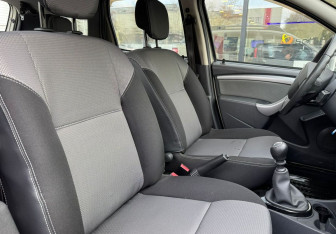 Подержанный автомобиль Renault Duster 2013 года (10 фото)