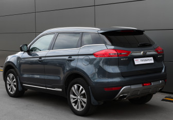 Подержанный автомобиль Geely Atlas 2019 года (3 фото)