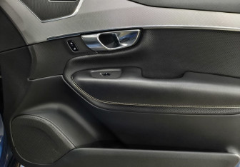 Подержанный автомобиль Volvo XC90 2016 года (24 фото)