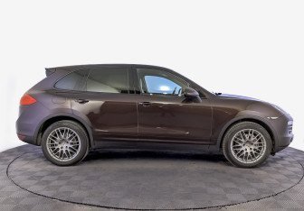 Подержанный автомобиль Porsche Cayenne 2014 года (4 фото)