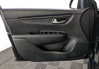 Подержанный автомобиль Kia Rio Hatchback 2020 года (17 фото)