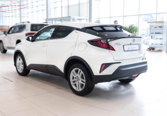 Новый Toyota C-HR 2023 (5 фото)