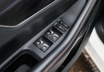 Подержанный автомобиль Changan UNI-K 2023 года (20 фото)