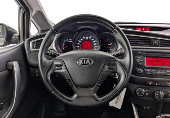 Подержанный автомобиль Kia Ceed Hatchback 2017 года (22 фото)