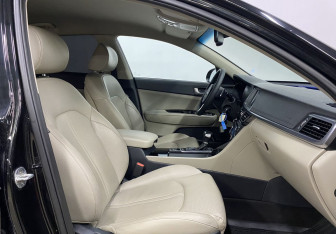 Подержанный автомобиль Kia Optima Sedan 2017 года (23 фото)