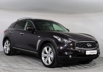 Подержанный автомобиль Infiniti FX 2010 года (3 фото)