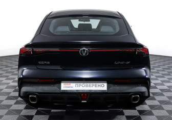 Подержанный автомобиль Changan UNI-V 2023 года (6 фото)
