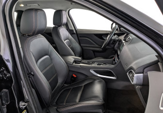 Подержанный автомобиль Jaguar F-Pace 2020 года (23 фото)